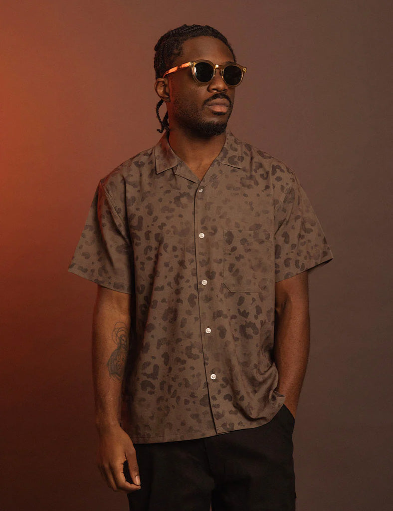 Men's Dark Leopard Leisure Stretch Buttonup - Leopard